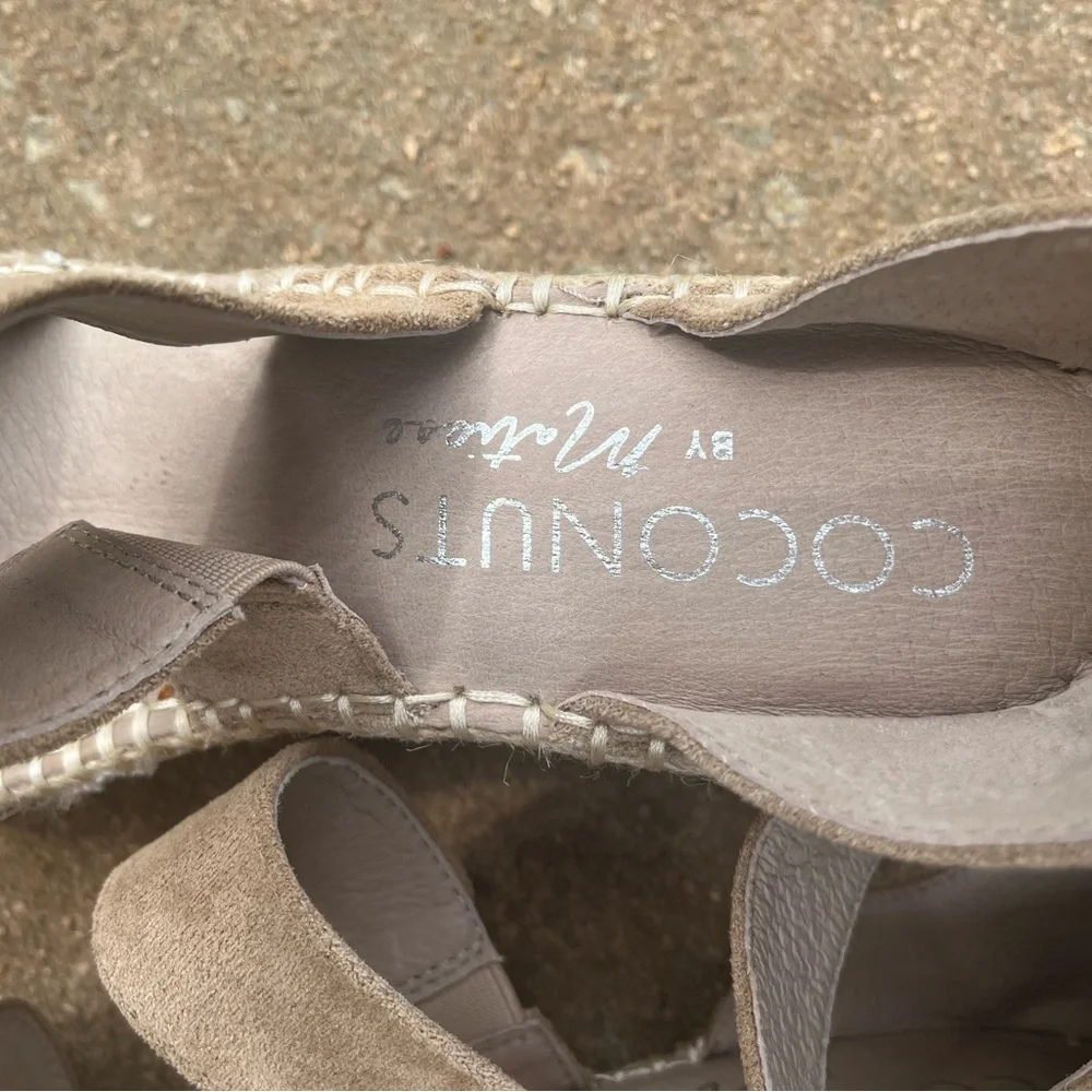 Coconuts Women's Tan Wedge Sandals. 8